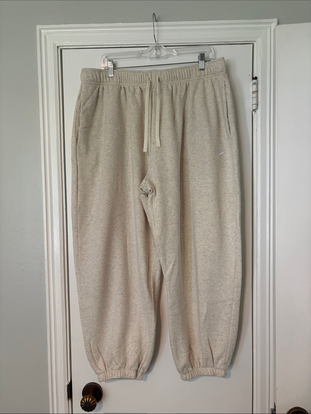 Nike Women's Beige/Cream Jogger Sweatpants
